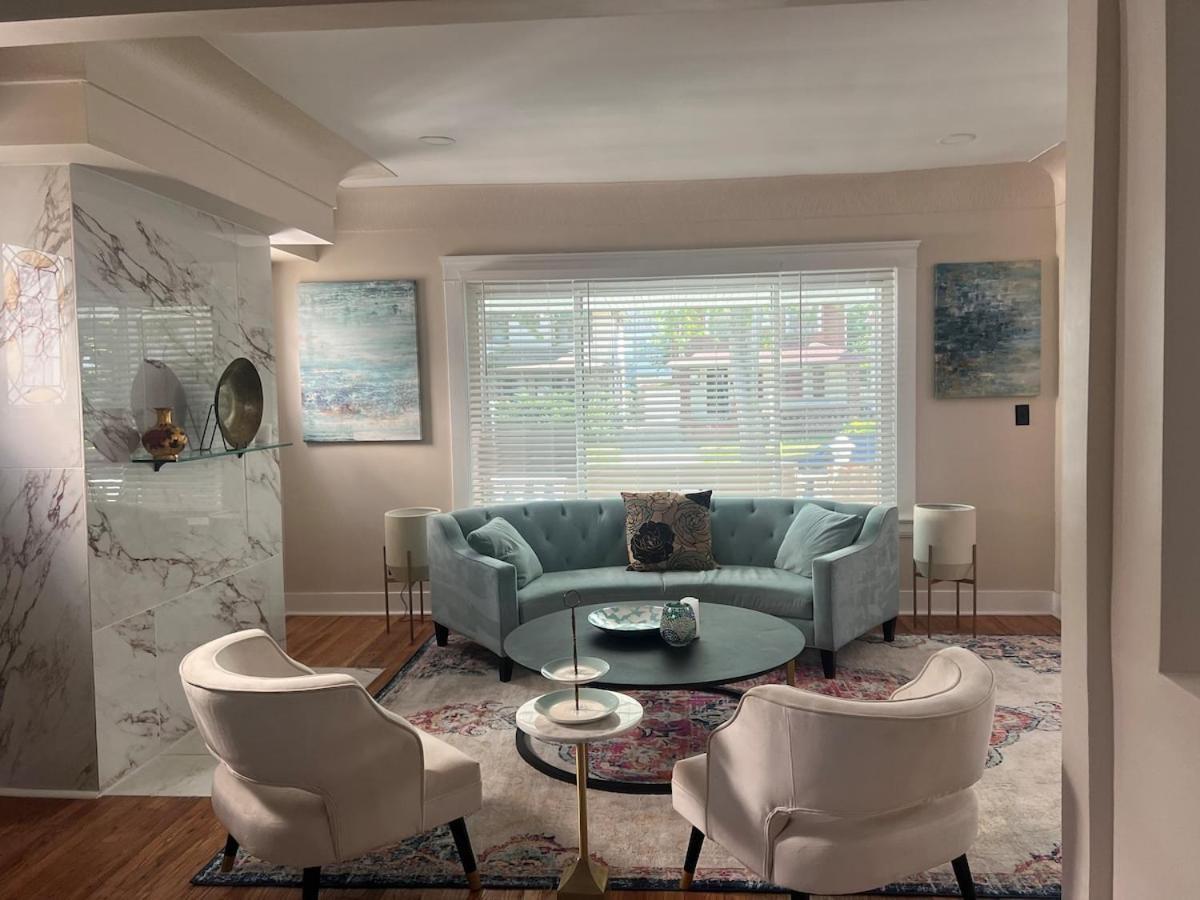 Elevated Entertainment Sleep Suite Cleveland Extérieur photo