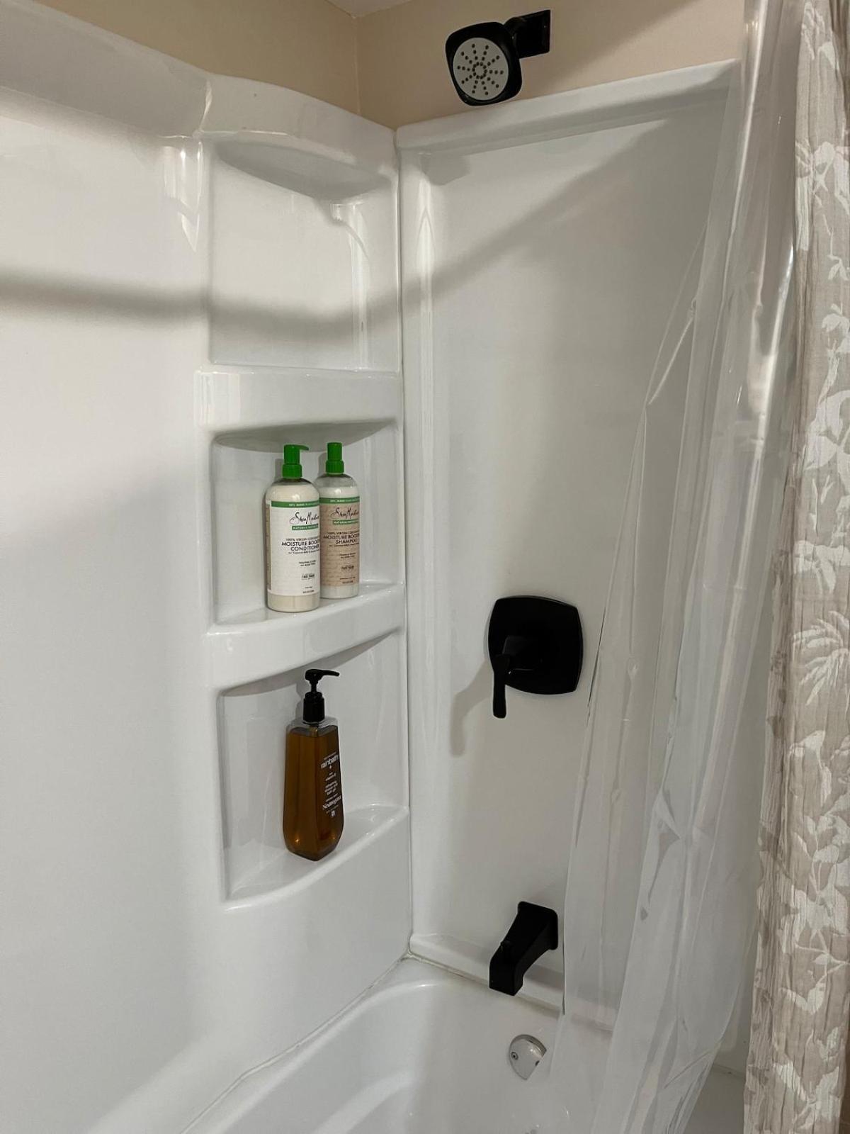 Elevated Entertainment Sleep Suite Cleveland Extérieur photo